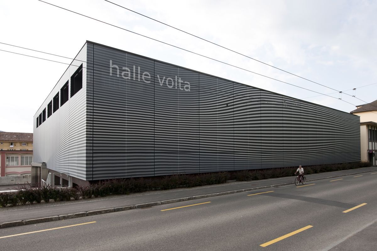 halle-volta10231741AA-E765-E6E9-D03D-A5D5300EDA56.jpg